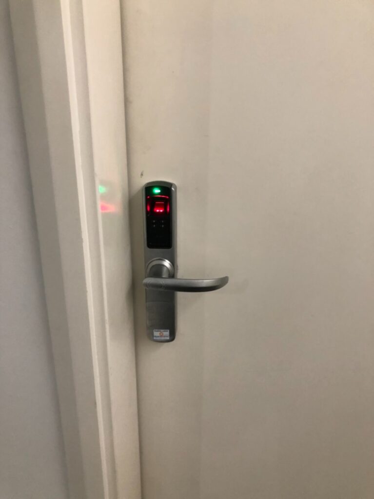 Khóa Vân Tay ADEL 5500 | Đánh Giá, Hướng Dẫn Cài Đặt