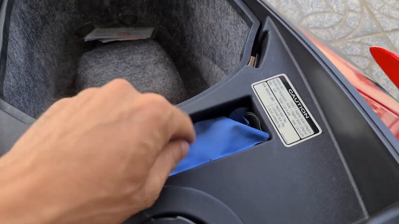 Cách Mở Cốp Xe Attila Khi Bị Kẹt, Mất Chìa, Hết Bình