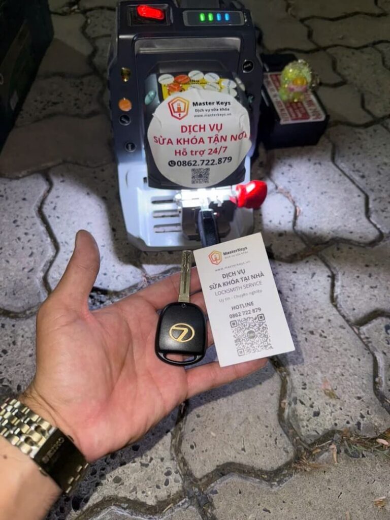 Làm Chìa Khoá Land Cruiser Tận Nơi 24/7 | Chuẩn Theo Đời Xe