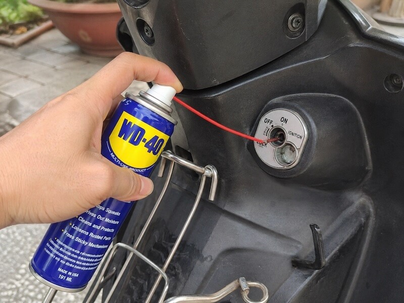 Cách Mở Khóa Cổ Xe Máy Bị Kẹt Nhanh Và An Toàn