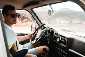 cách mở cửa xe tải khi quên chìa khóa