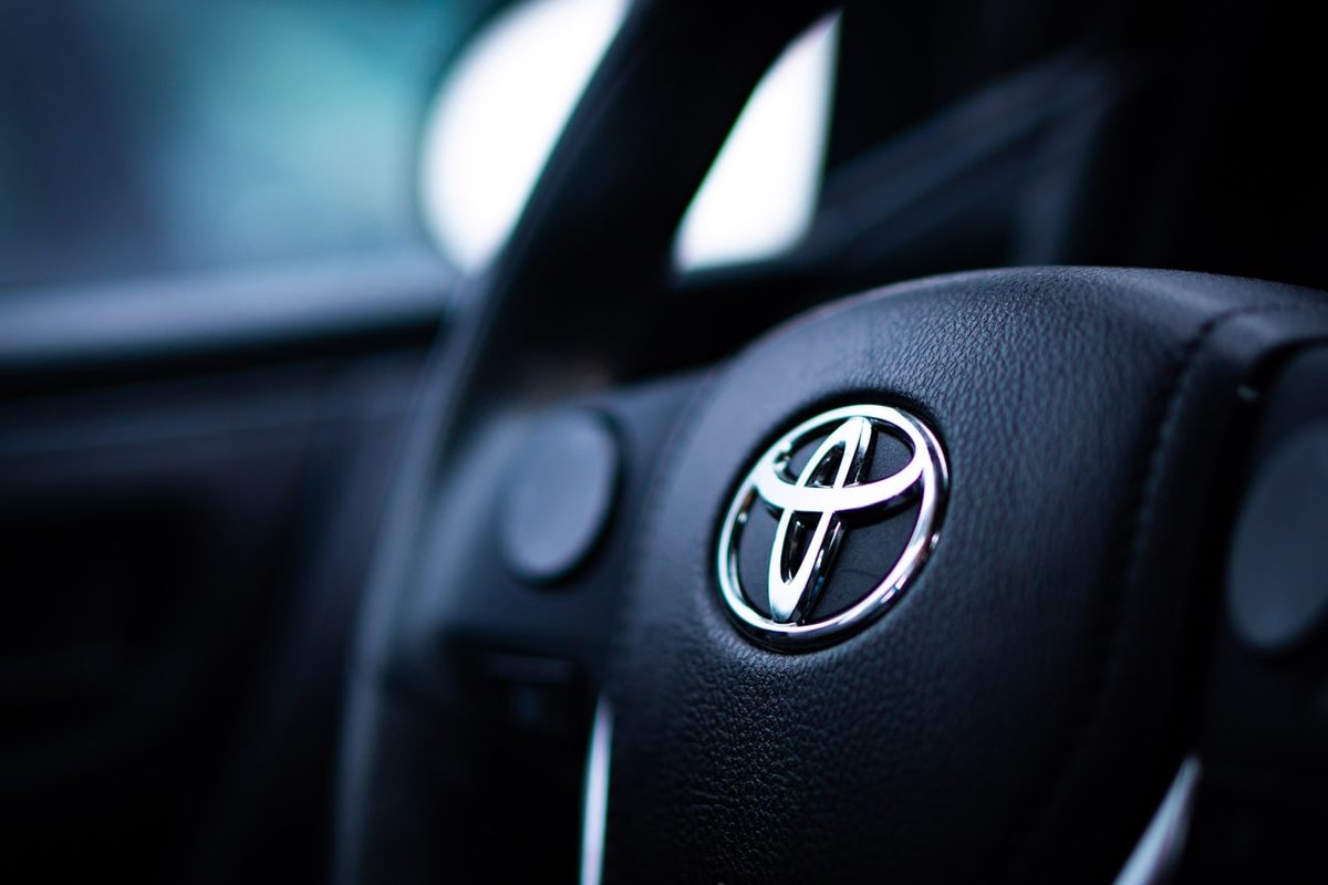 cách mở cửa xe vios khi quên chìa khóa
