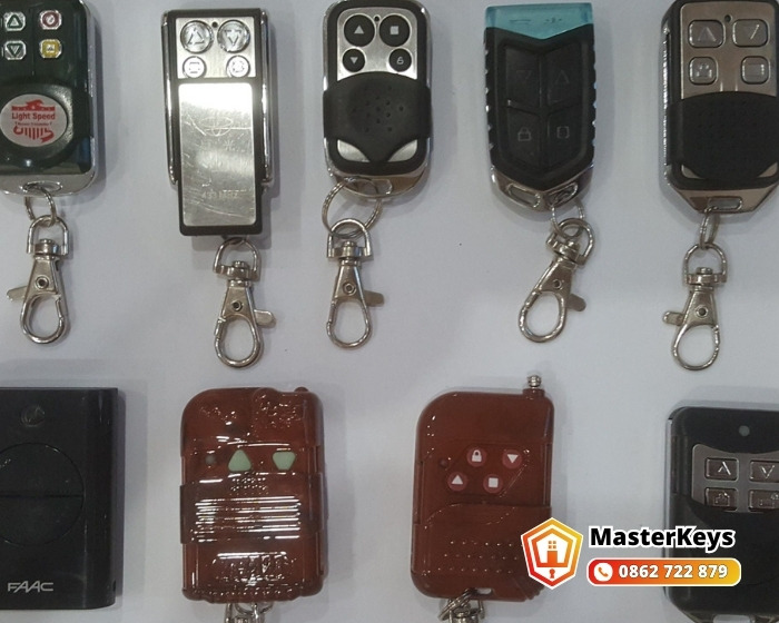 Bảng Giá Sao Chép Remote Cửa Cuốn Tại MasterKeys 2026