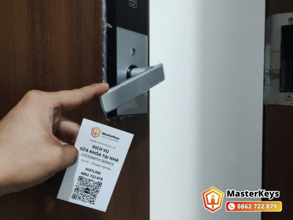 Lắp đặt khóa điện tử cho căn hộ chung cư tái định cư khu Quận 10