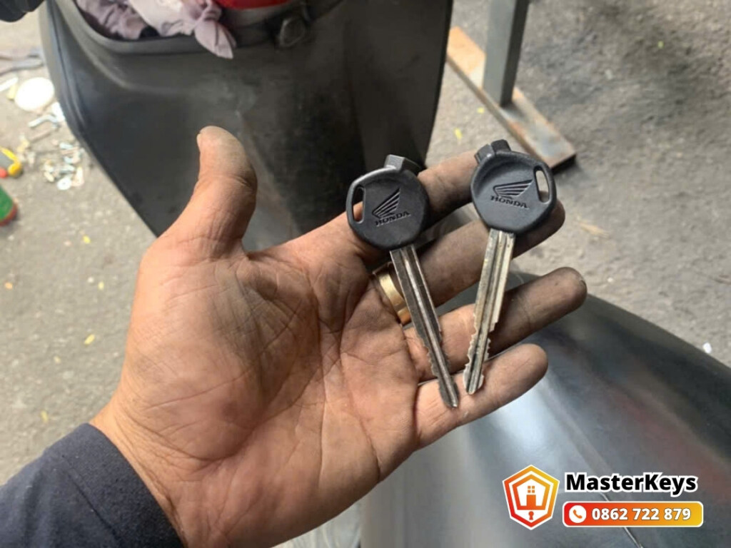 Làm chìa xe máy Honda Wave tại nhà trọ sinh viên hẻm Tô Hiến Thành Quận 10