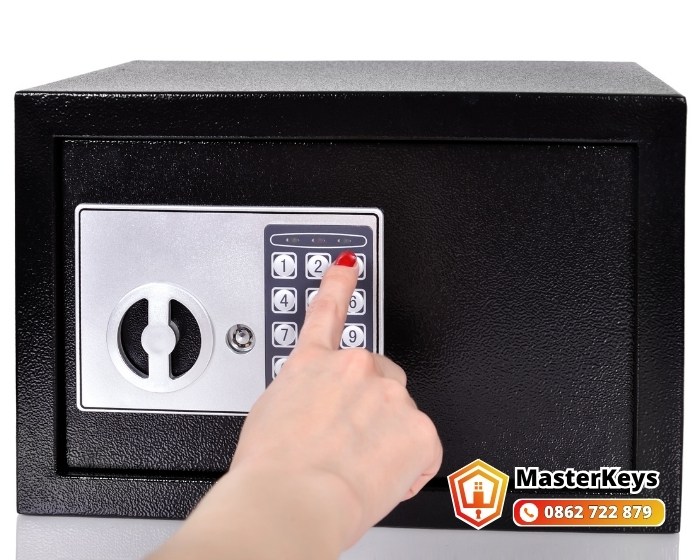 Cách cài đặt két sắt điện tử mã số từng bước
