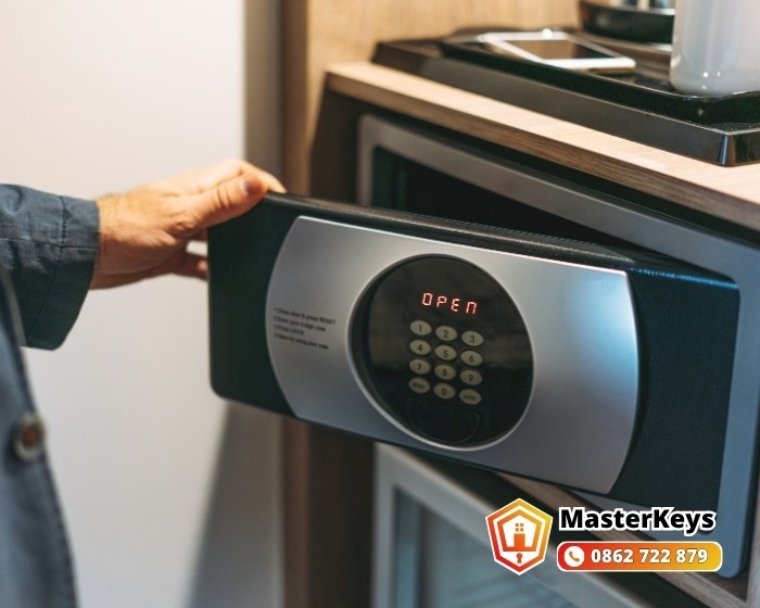 Cách sử dụng két sắt điện tử: Tổng quan nhanh trong 4 bước