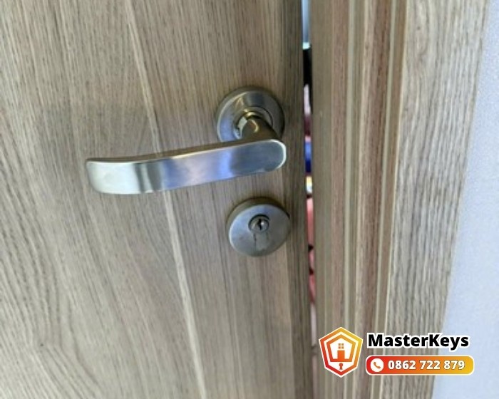 Khóa Tay Gạt Cơ, Điện Tử, Vân Tay: Loại Nào Cũng Gọi Là Tay Gạt