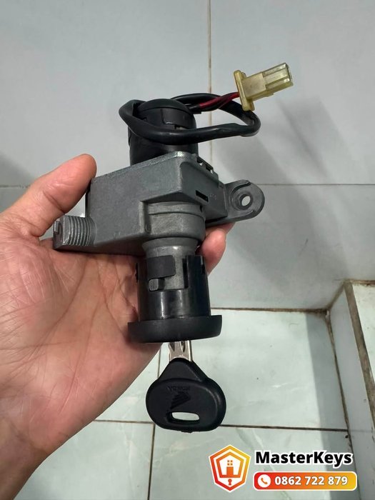 Thợ MasterKeys sửa ổ khóa xe máy tận nơi cho khách hàng