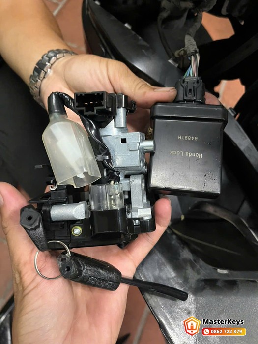 Khi nào cần thay ổ khóa smartkey xe máy?