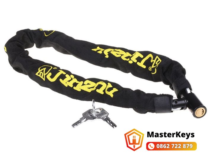 thợ khóa MasterKeys kiểm tra khóa dây cáp