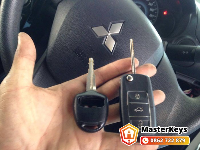 chìa khóa xe Attrage - MasterKeys kiểm tra và báo giá