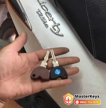 làm chìa khoá liberty — bảng giá và phân biệt smartkey Piaggio