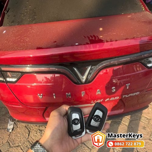làm lại chìa khóa xe điện vinfast — smartkey VinFast Lux A2.0