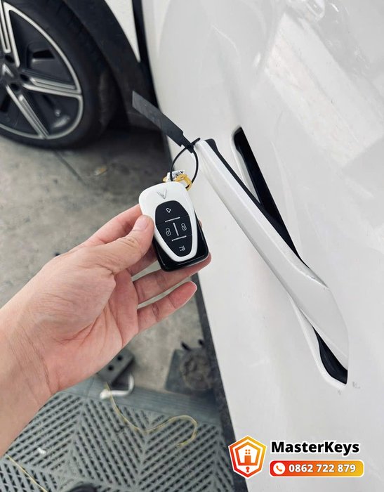 làm chìa khóa xe điện vinfast tại nhà — lắp smartkey vào xe