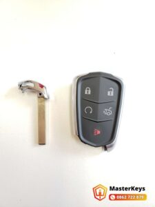 các loại chìa khoá xe ô tô: chìa smartkey 5 nút và lưỡi chìa cơ dự phòng