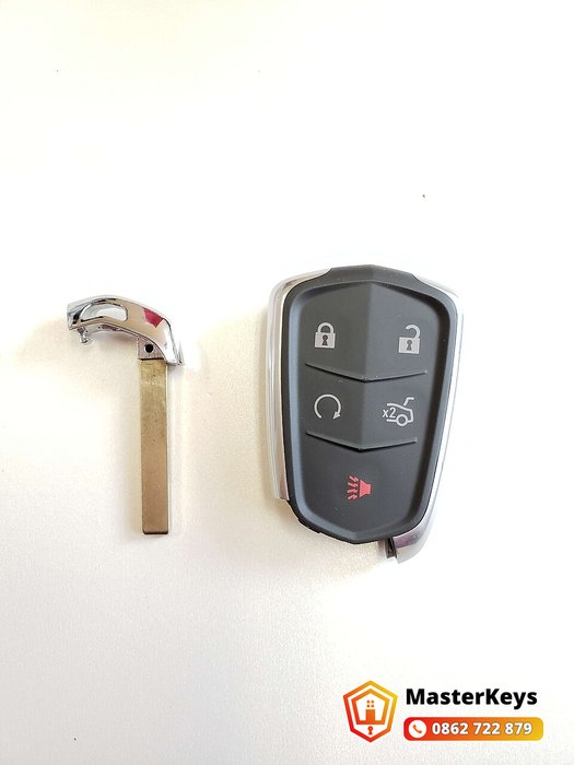 các loại chìa khoá xe ô tô: chìa smartkey 5 nút và lưỡi chìa cơ dự phòng