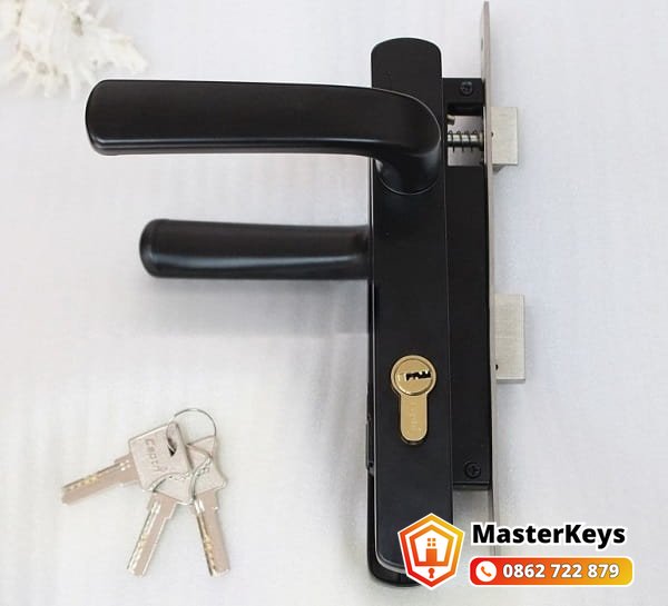 Khóa tay gạt cửa sắt kèm thân khóa âm và chìa