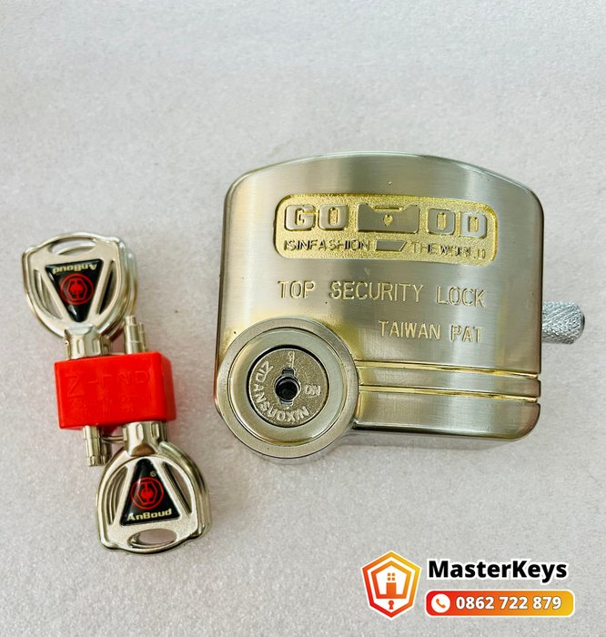 Khóa chụp chống cắt cho cửa sắt kéo