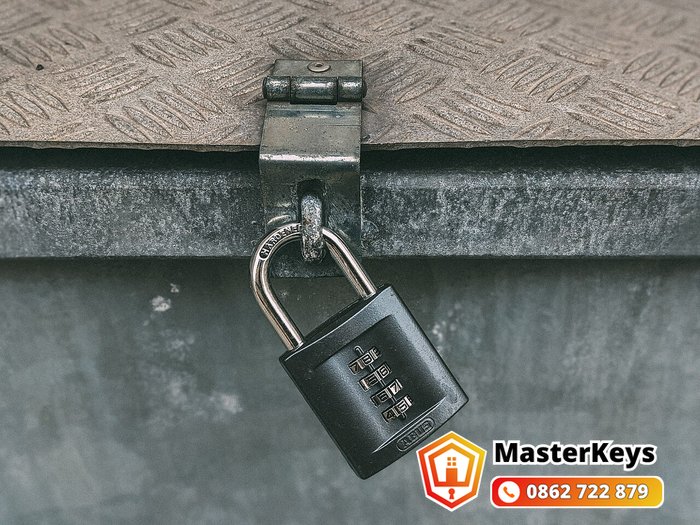 cách sử dụng ổ khoá số 4 số khóa móc treo trên thùng đồ