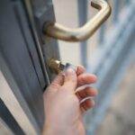 Ổ Khóa Bị Kẹt Không Vặn Được | Cách Xử Lý Từng Loại Khóa