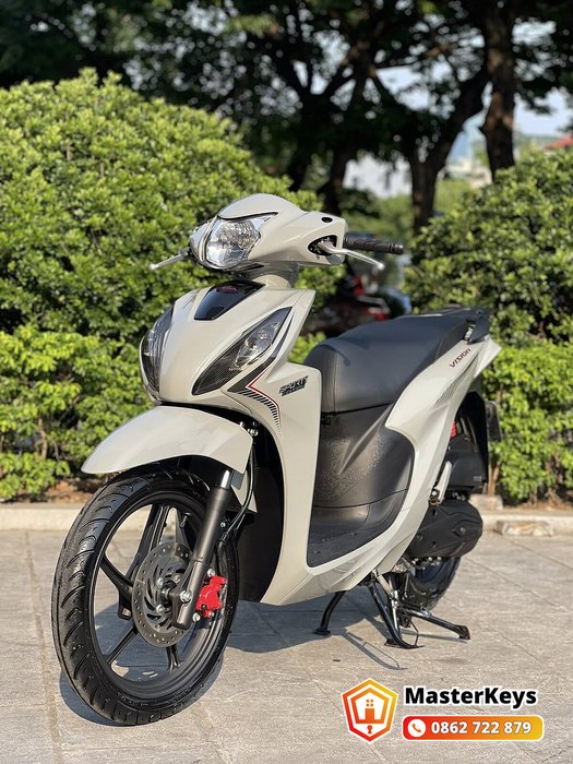 xe tay ga Honda Vision cần mở cốp khi lỡ bỏ chìa khóa vào cốp xe