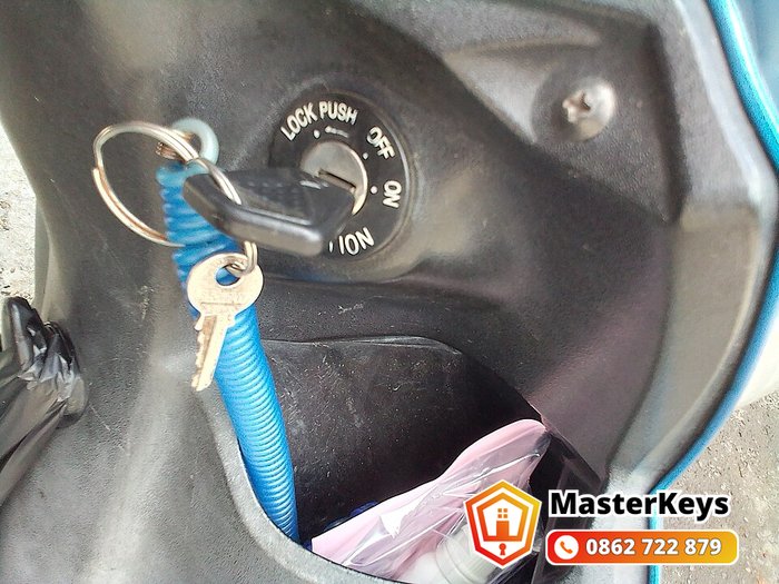 sơ đồ ổ khóa xe máy tay ga: mặt ổ khóa với các vị trí LOCK, OFF, ON